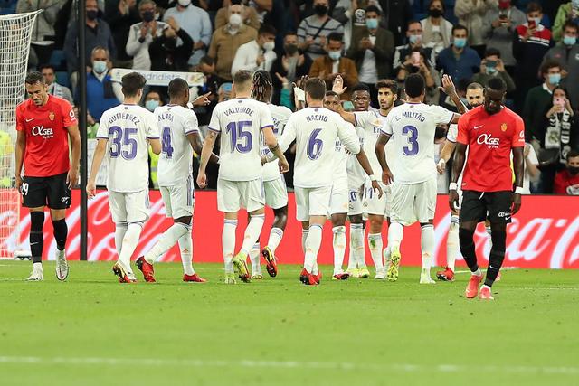 萨林杰32+15+11深圳胜上海 刘铮20分周鹏15分